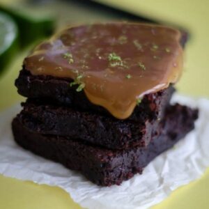 Brownie com Doce de Leite e Raspas de Limão da Lilen Patisserie